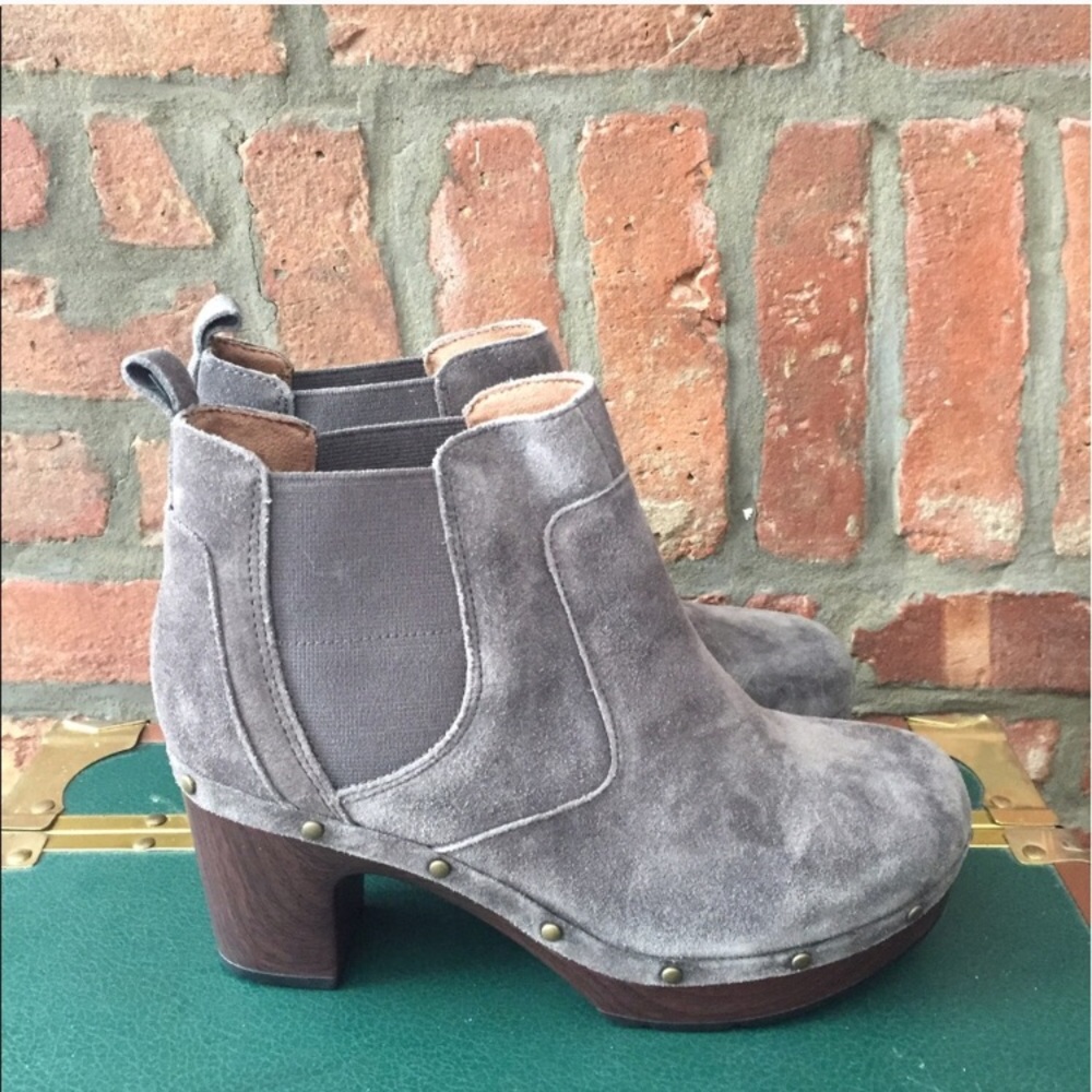 Clarks Originals grey suede clog booties, size 8.5